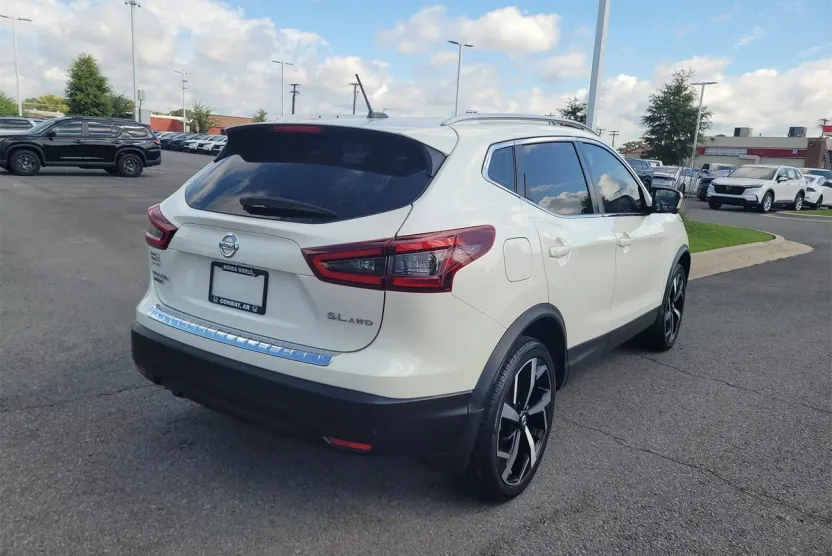 2022 Nissan Rogue Sport SL photo 1