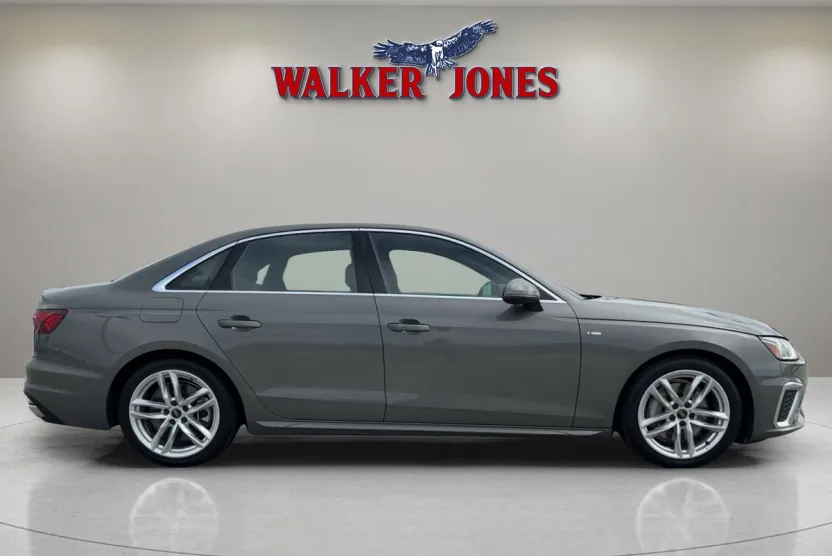 2023 Audi A4 S line Quattro Premium Plus photo 1