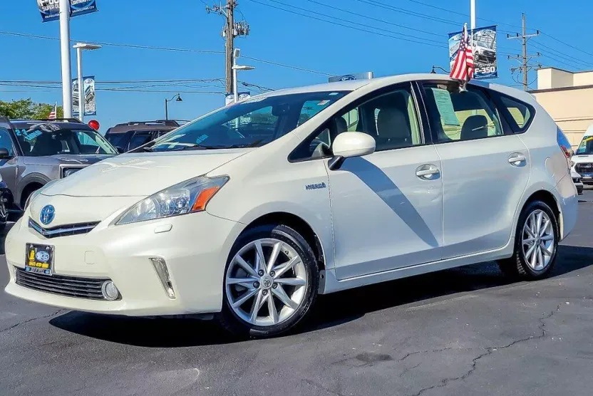 2012 Toyota Prius V Two photo 1