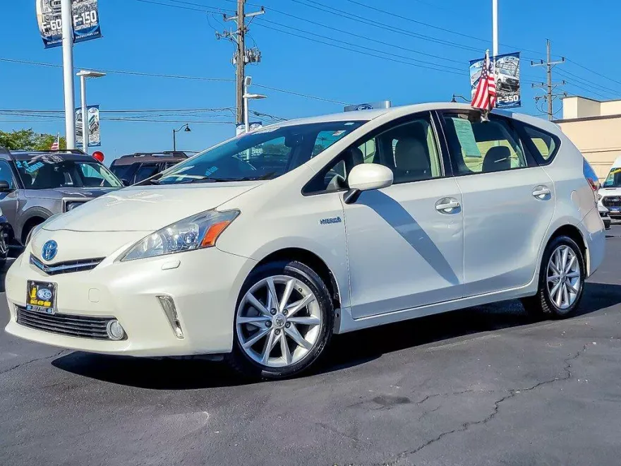 2012 Toyota Prius V Two photo 1