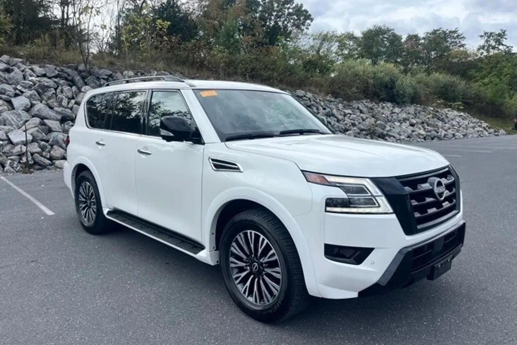 2023 Nissan Armada SL photo 1