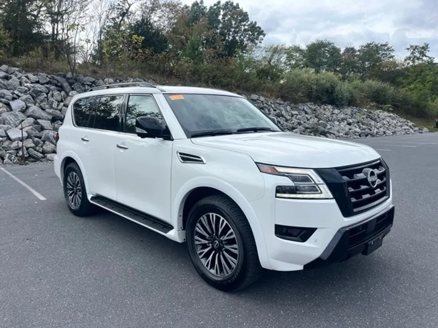 2023 Nissan Armada SL photo 1