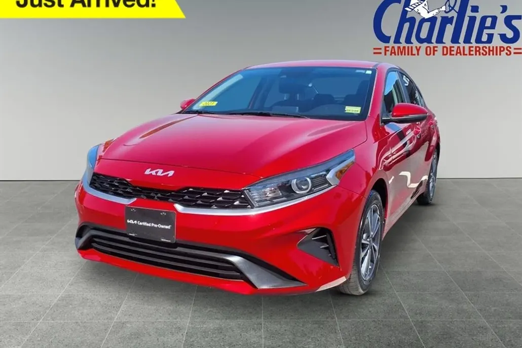 2023 Kia Forte LXS photo 1