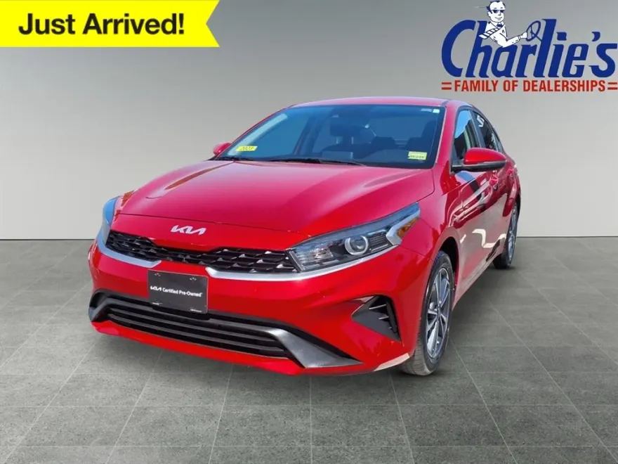 2023 Kia Forte LXS photo 1