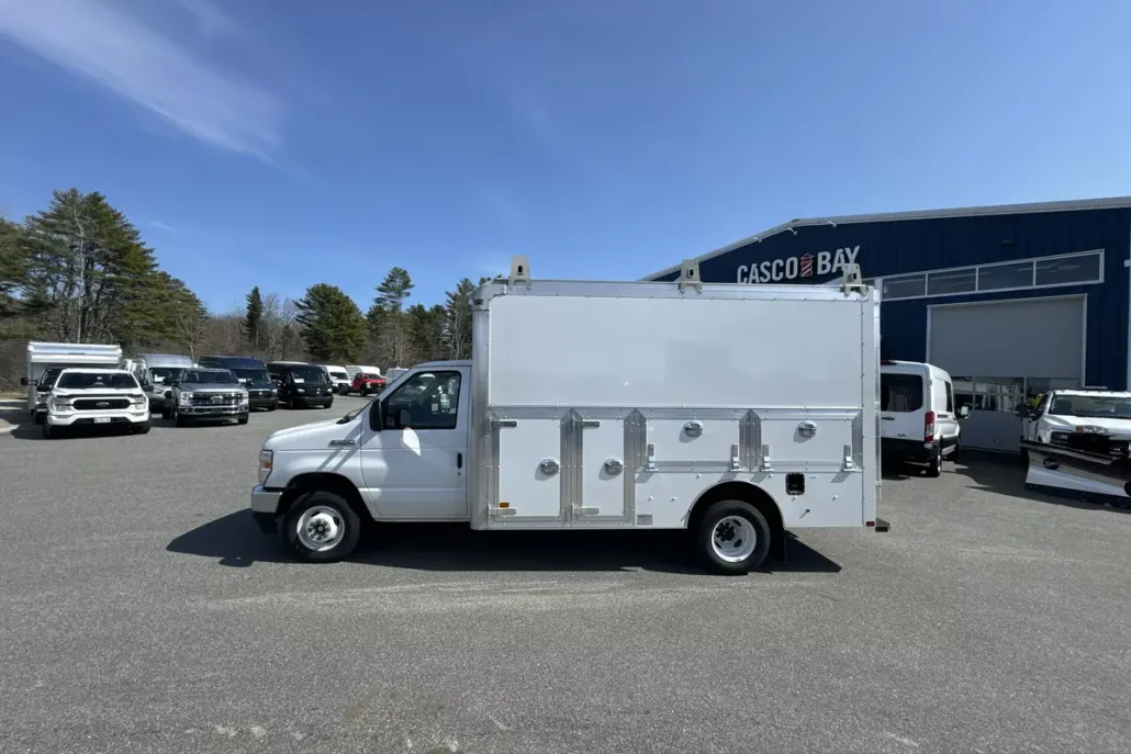 2026 Ford E-450 Cutaway photo 1