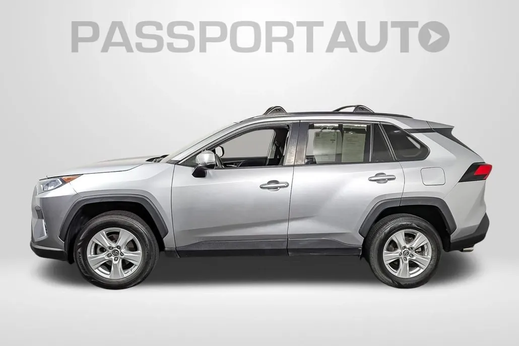 2019 Toyota RAV4 XLE photo 1