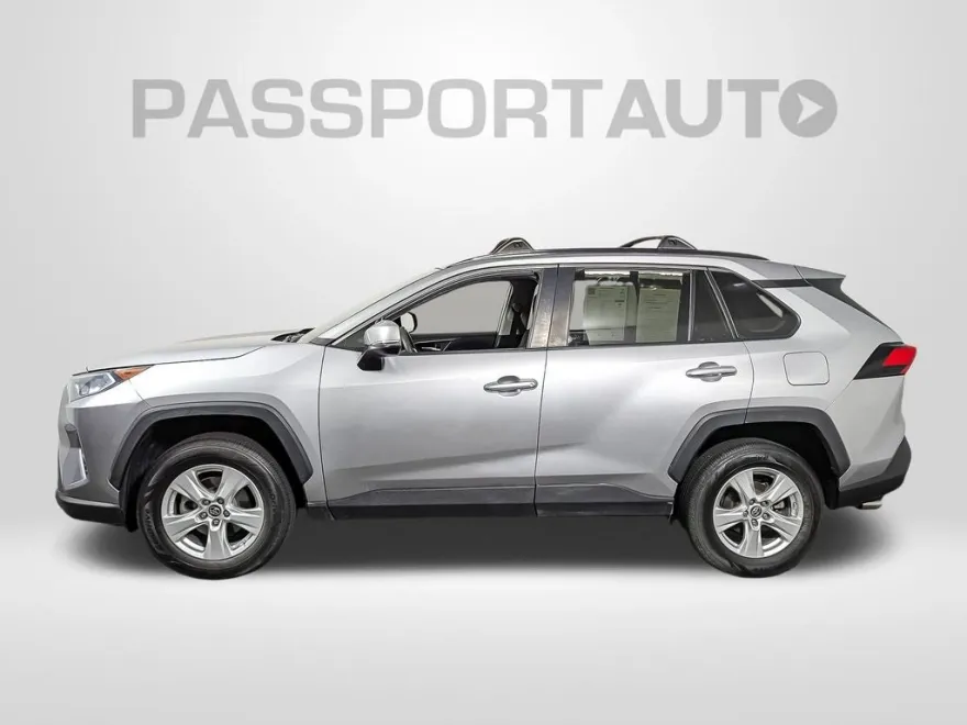 2019 Toyota RAV4 XLE photo 1
