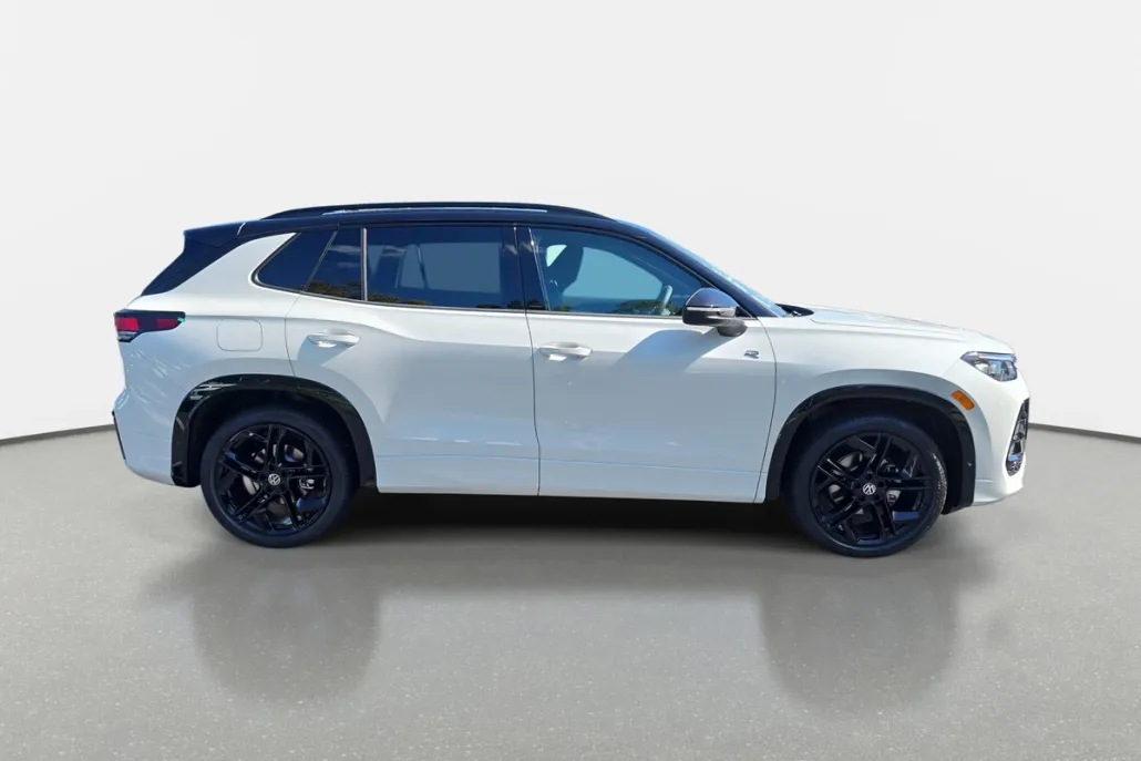 2025 Volkswagen Tiguan SE R-Line Black photo 1