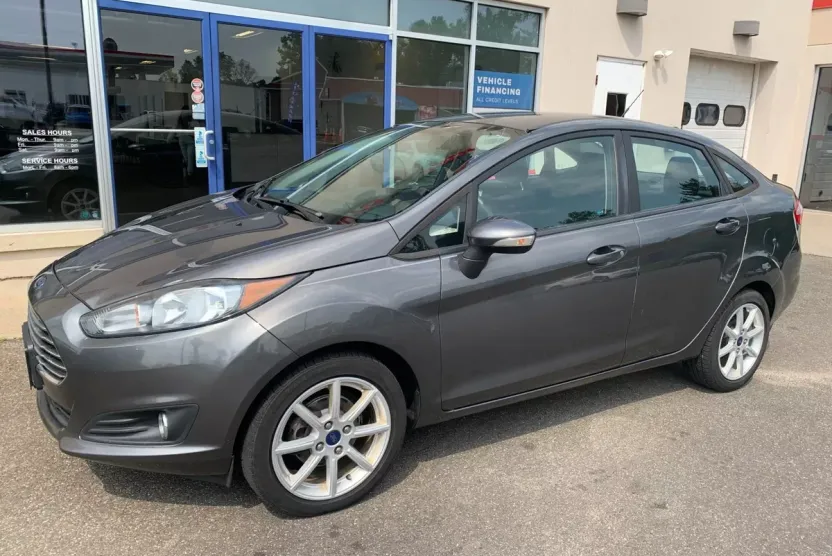 2016 Ford Fiesta SE photo 1