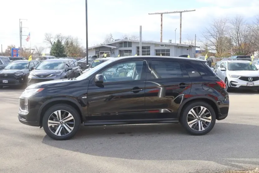 2025 Mitsubishi Outlander Sport ES photo 1