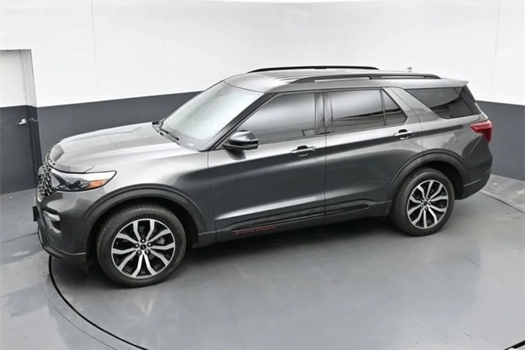2020 Ford Explorer ST photo 1