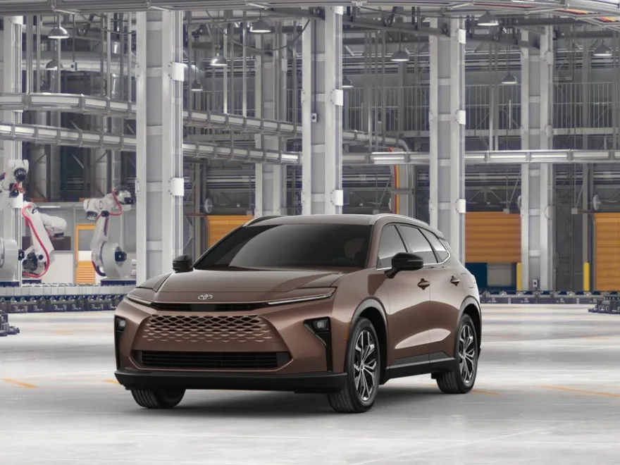 2025 Toyota Crown Signia XLE photo 1