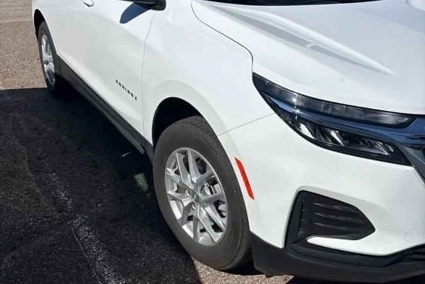 2023 Chevrolet Equinox LS photo 1