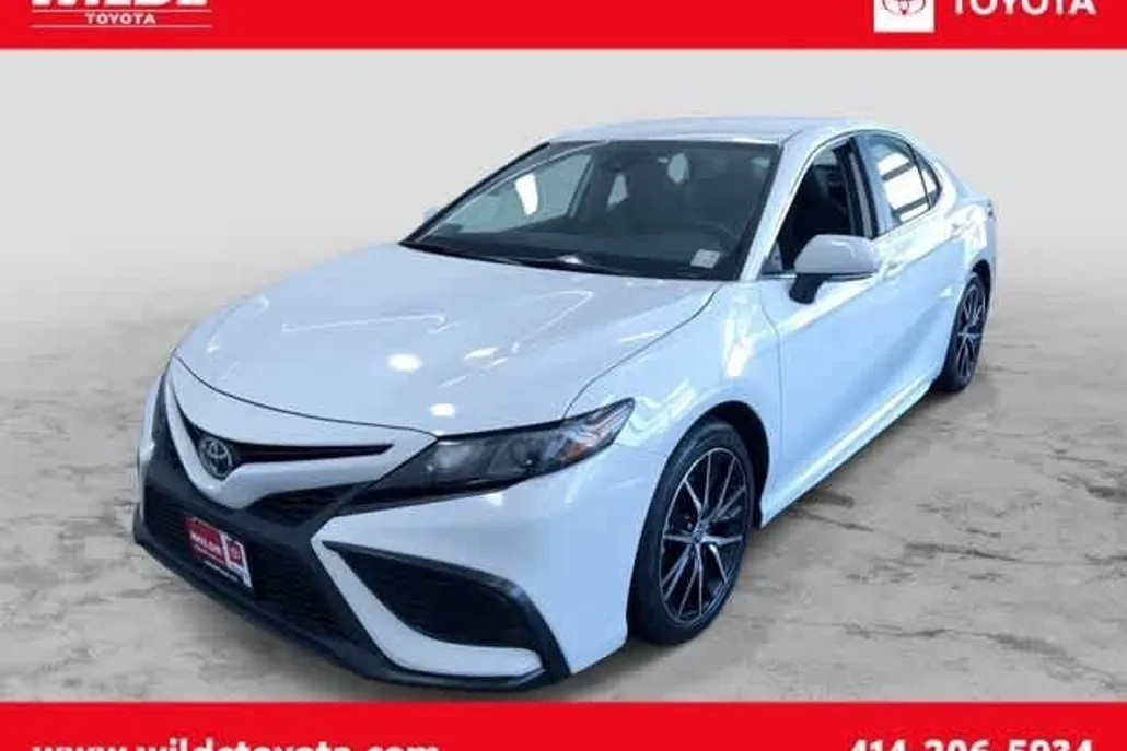 2024 Toyota Camry SE photo 1