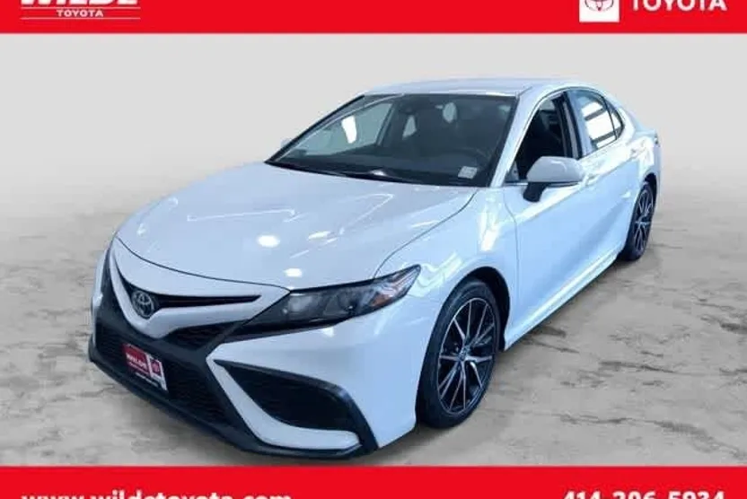 2024 Toyota Camry SE photo 1