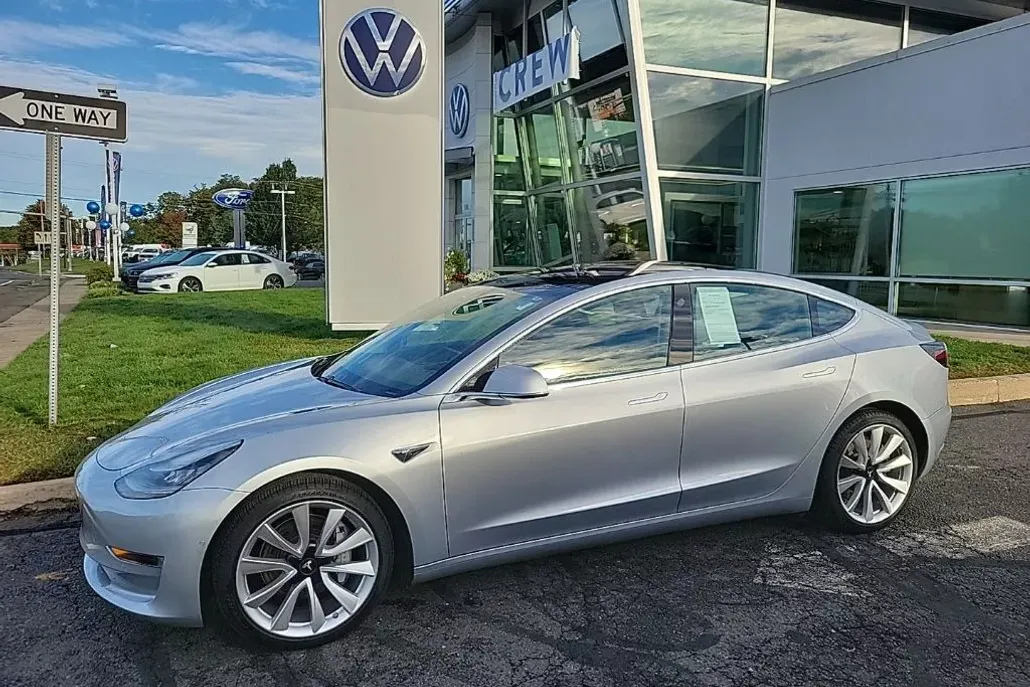 2018 Tesla Model 3 Long Range photo 1