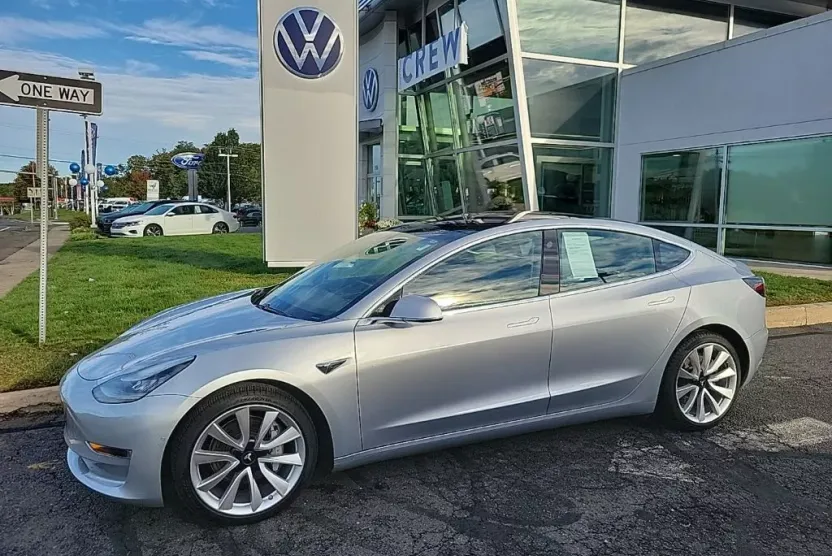 2018 Tesla Model 3 Long Range photo 1