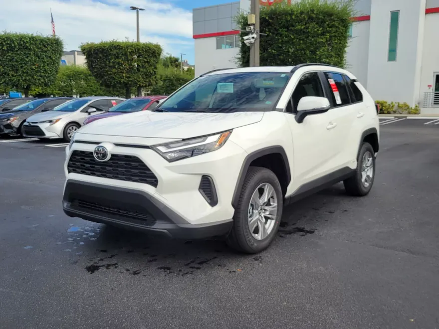 2025 Toyota RAV4 Hybrid XLE photo 1