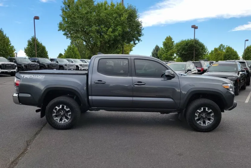 2022 Toyota Tacoma TRD Off-Road V6 photo 1