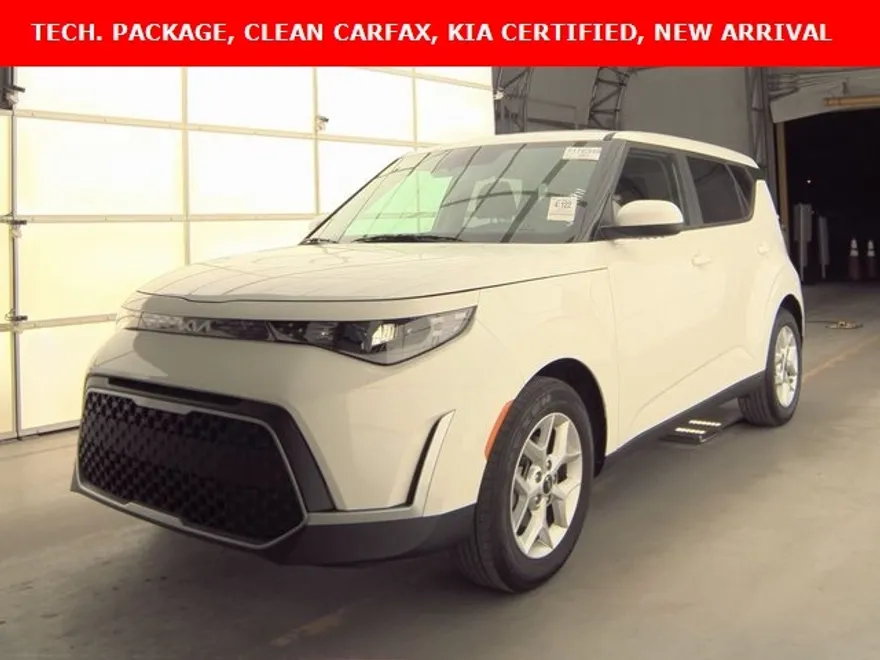 2024 Kia Soul LX photo 1