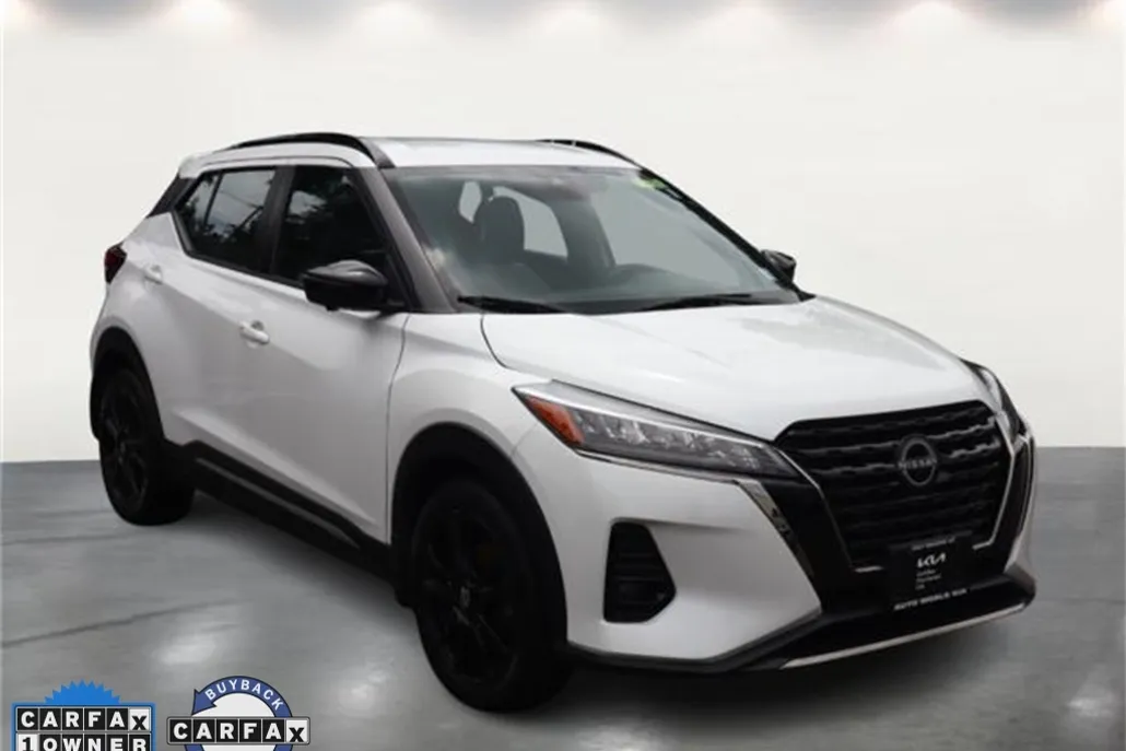 2024 Nissan Kicks SR photo 1