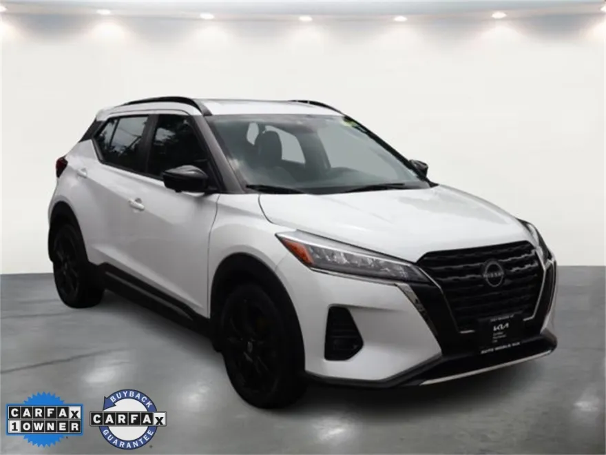 2024 Nissan Kicks SR photo 1
