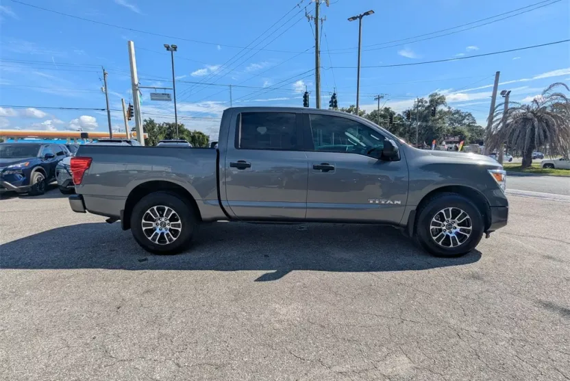 2024 Nissan Titan SV photo 1