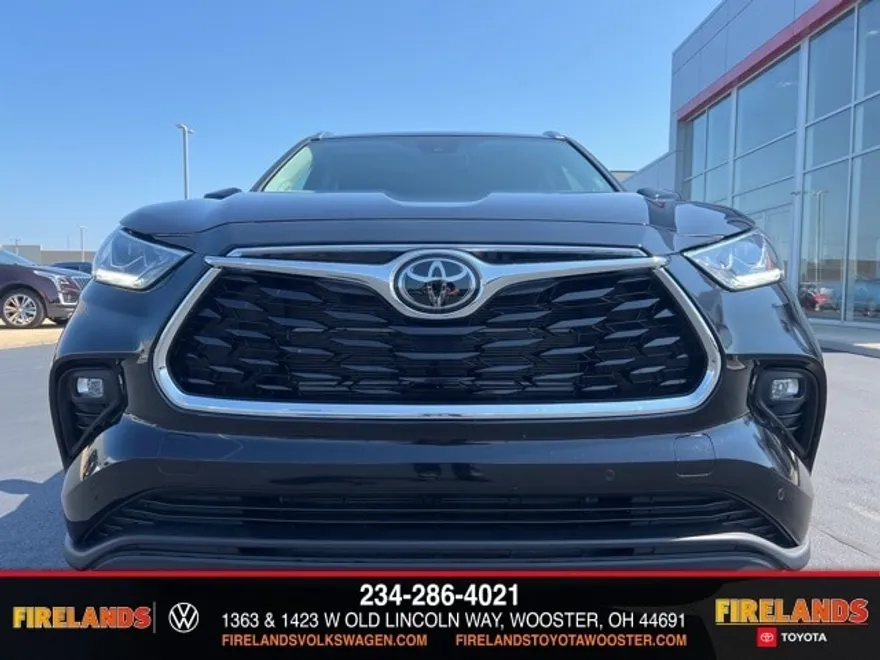 2025 Toyota Highlander Hybrid Limited photo 1