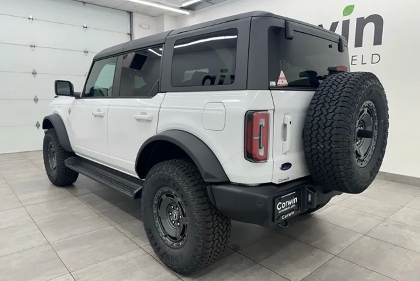 2025 Ford Bronco Outer Banks photo 1