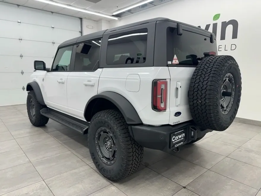 2025 Ford Bronco Outer Banks photo 1