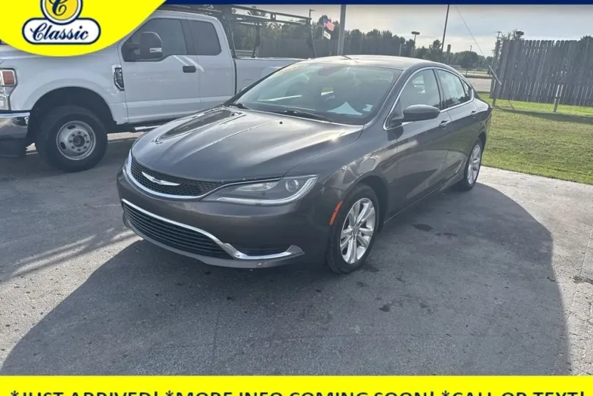 2015 Chrysler 200 Limited photo 1