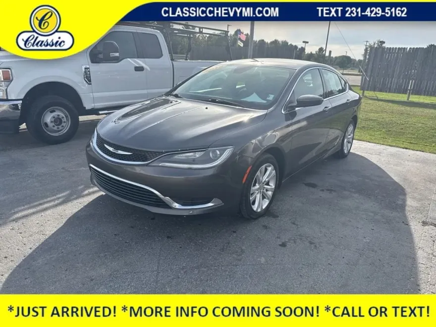 2015 Chrysler 200 Limited photo 1