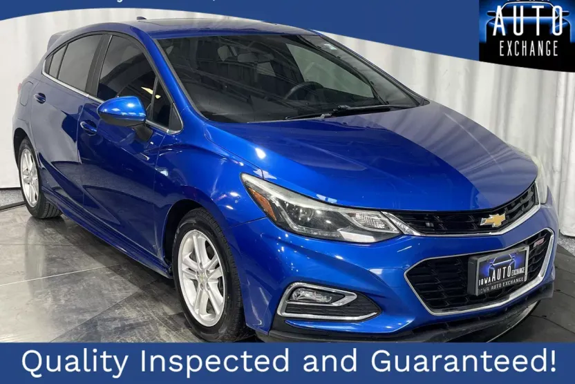 2017 Chevrolet Cruze LT photo 1