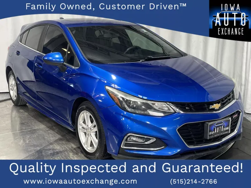 2017 Chevrolet Cruze LT photo 1