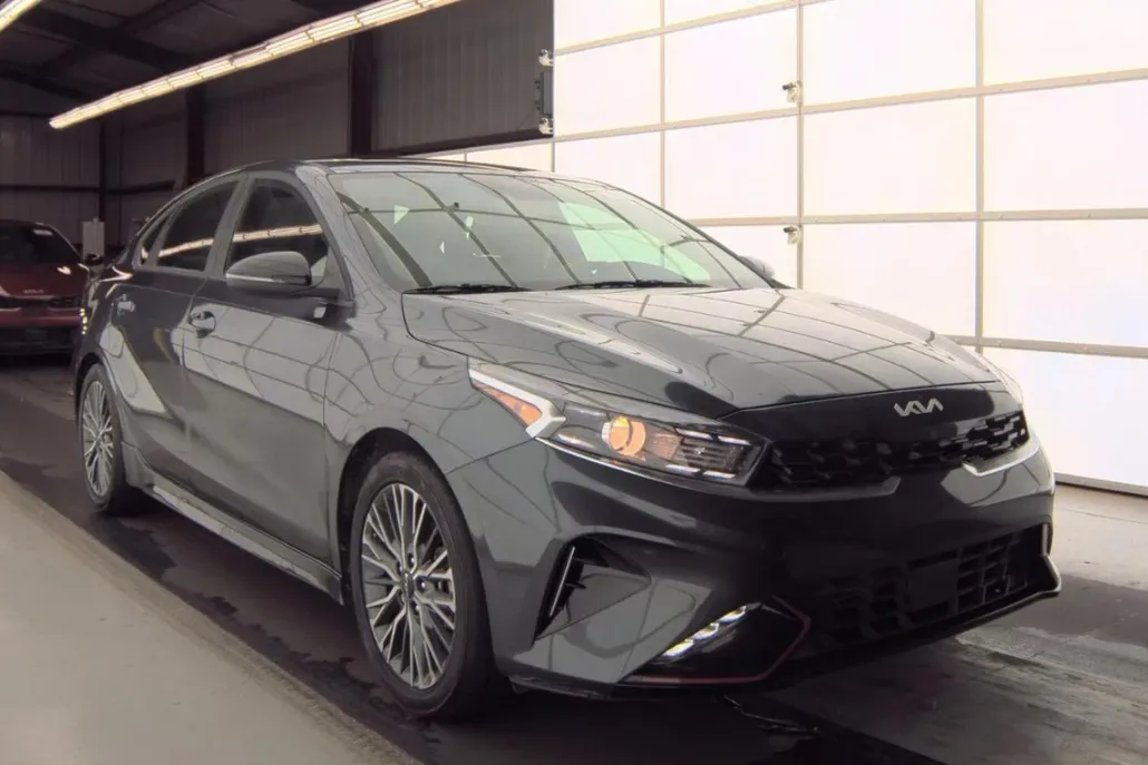2024 Kia Forte GT-Line photo 1