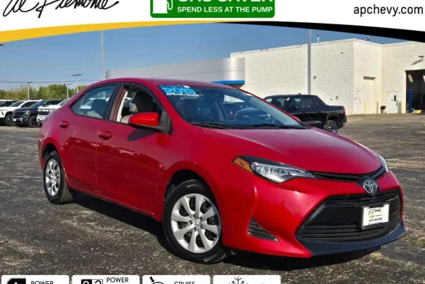 2019 Toyota Corolla LE photo 1