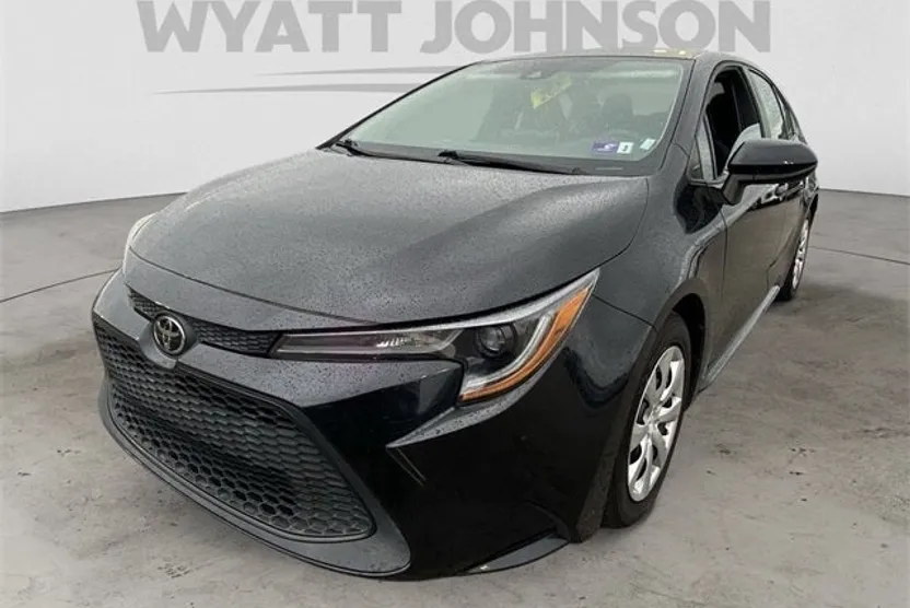 2021 Toyota Corolla LE photo 1