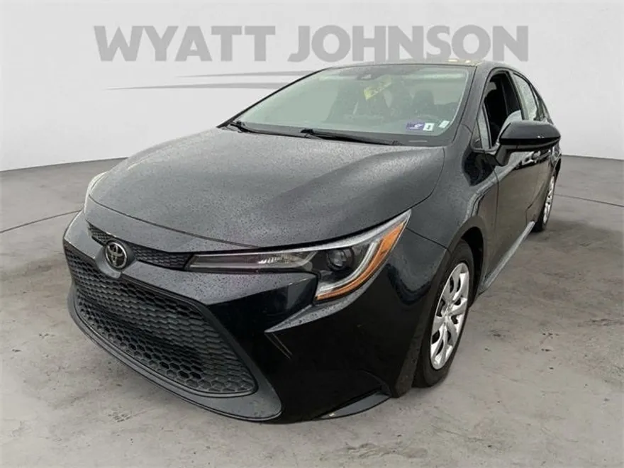 2021 Toyota Corolla LE photo 1