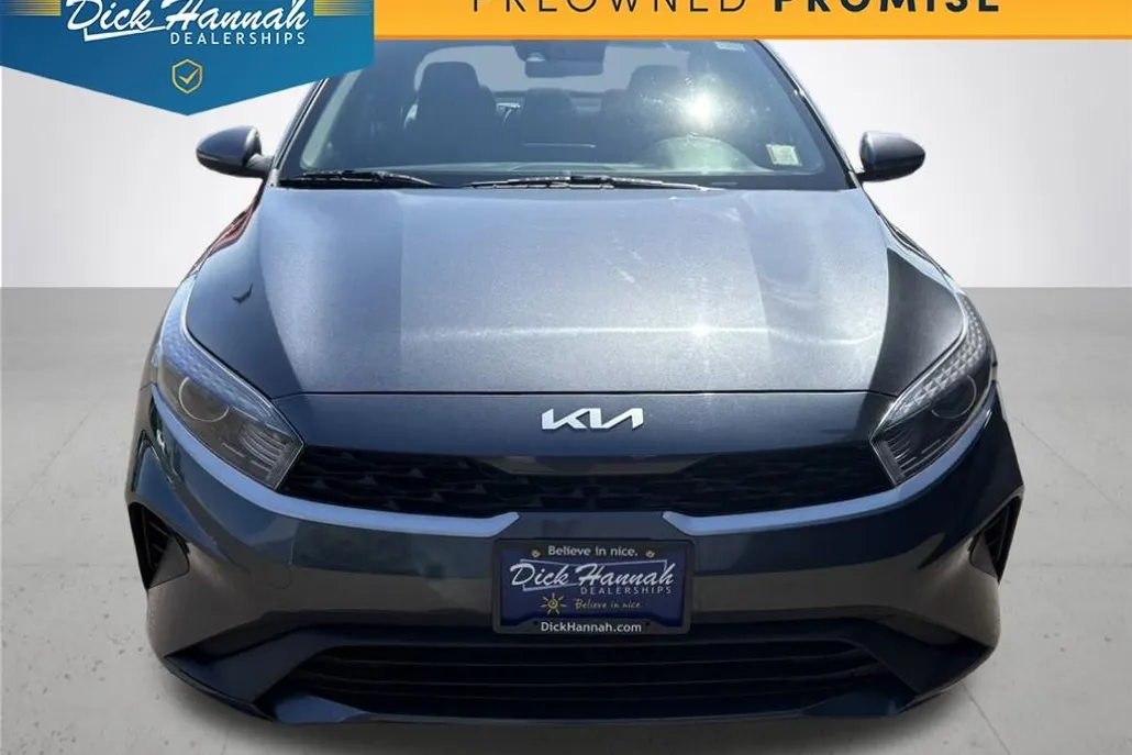 2023 Kia Forte LXS photo 1