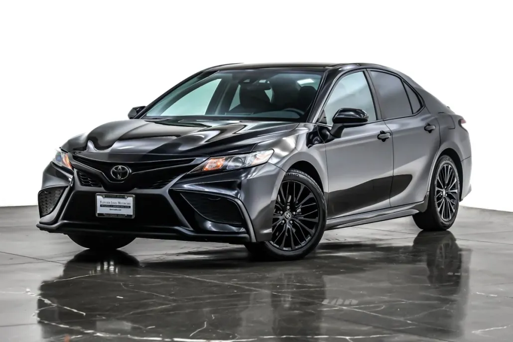 2021 Toyota Camry SE photo 1