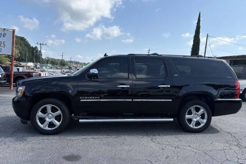 2013 Chevrolet Suburban LTZ photo 1
