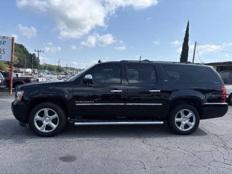 2013 Chevrolet Suburban LTZ photo 1