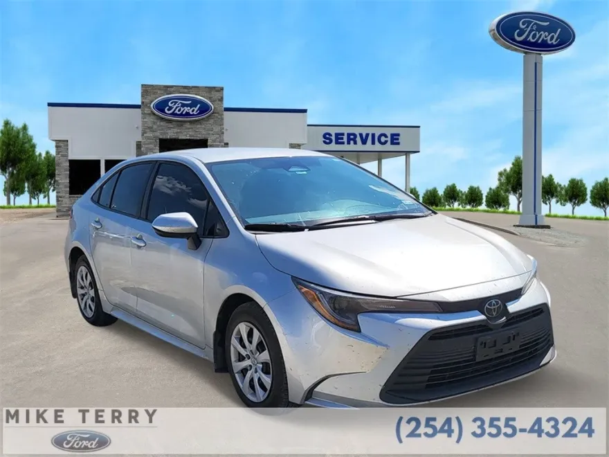 2024 Toyota Corolla LE photo 1