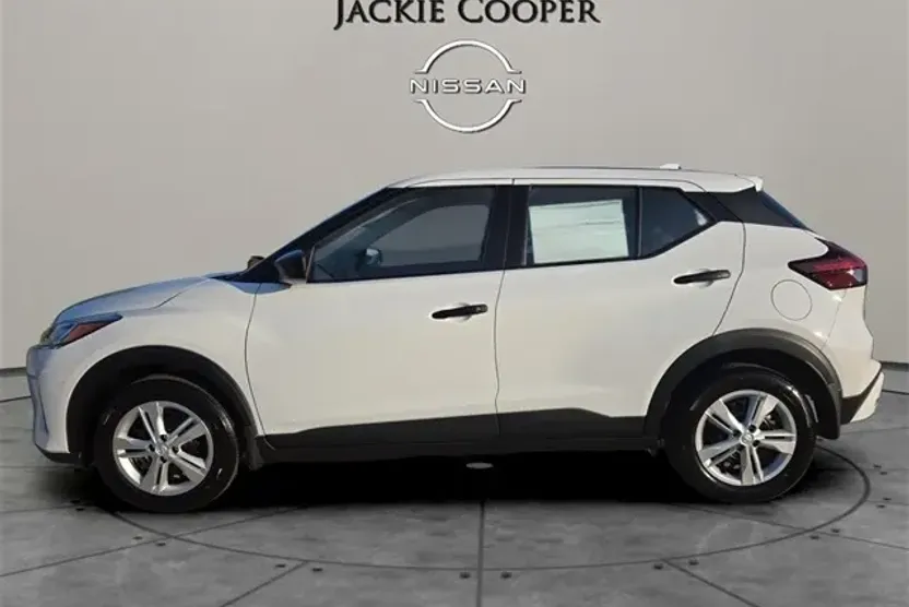 2025 Nissan Kicks Play S photo 1