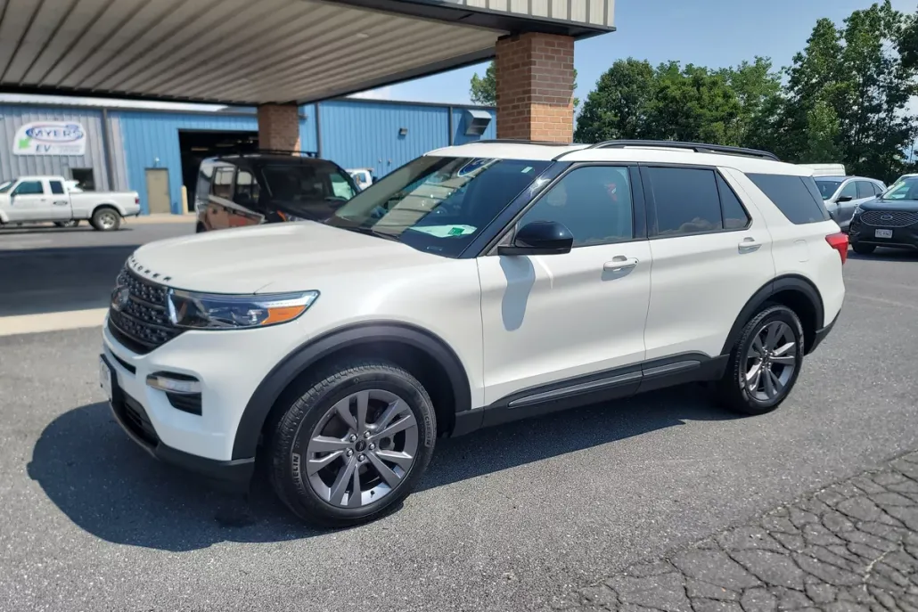 2022 Ford Explorer XLT photo 1