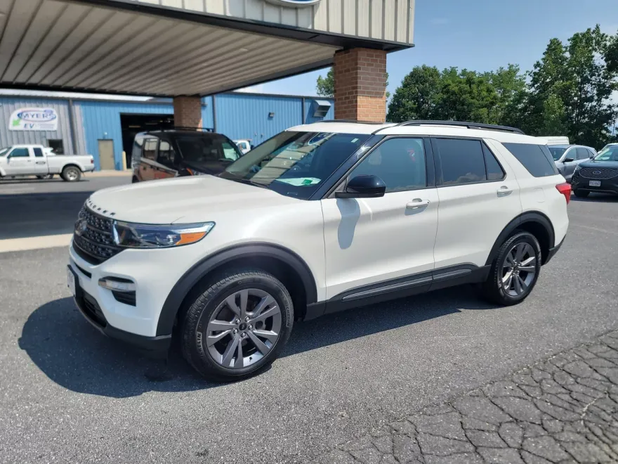 2022 Ford Explorer XLT photo 1