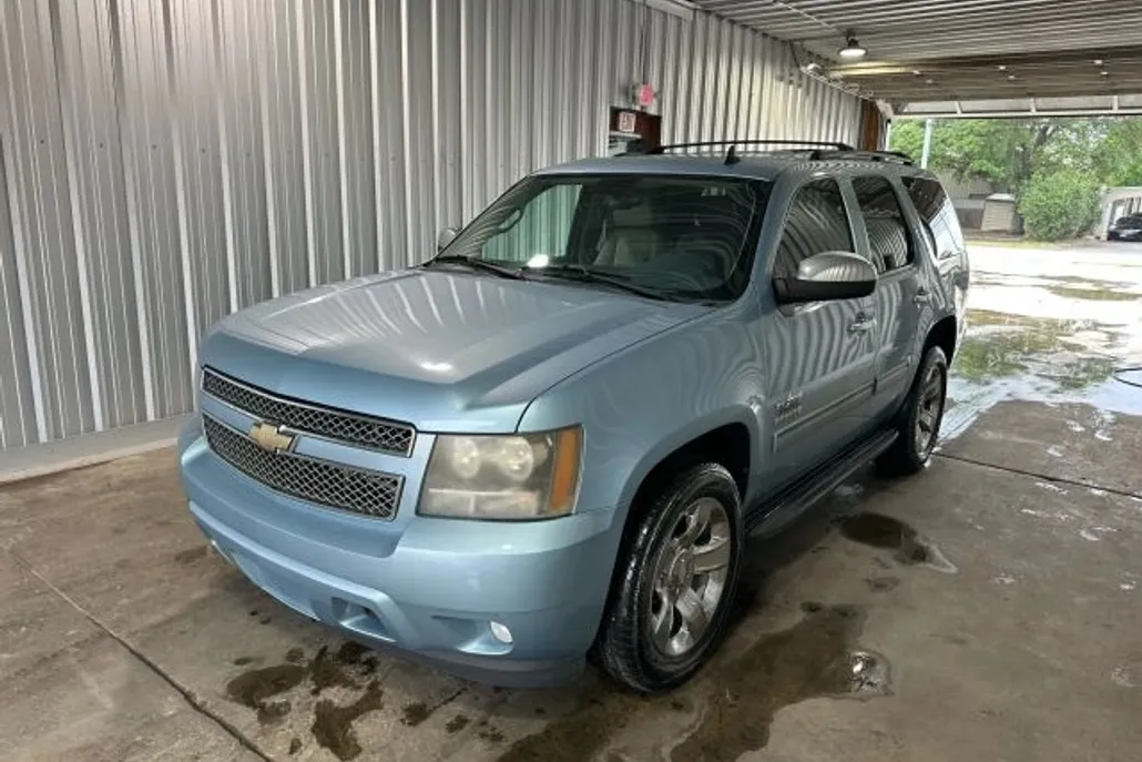 2011 Chevrolet Tahoe LT photo 1