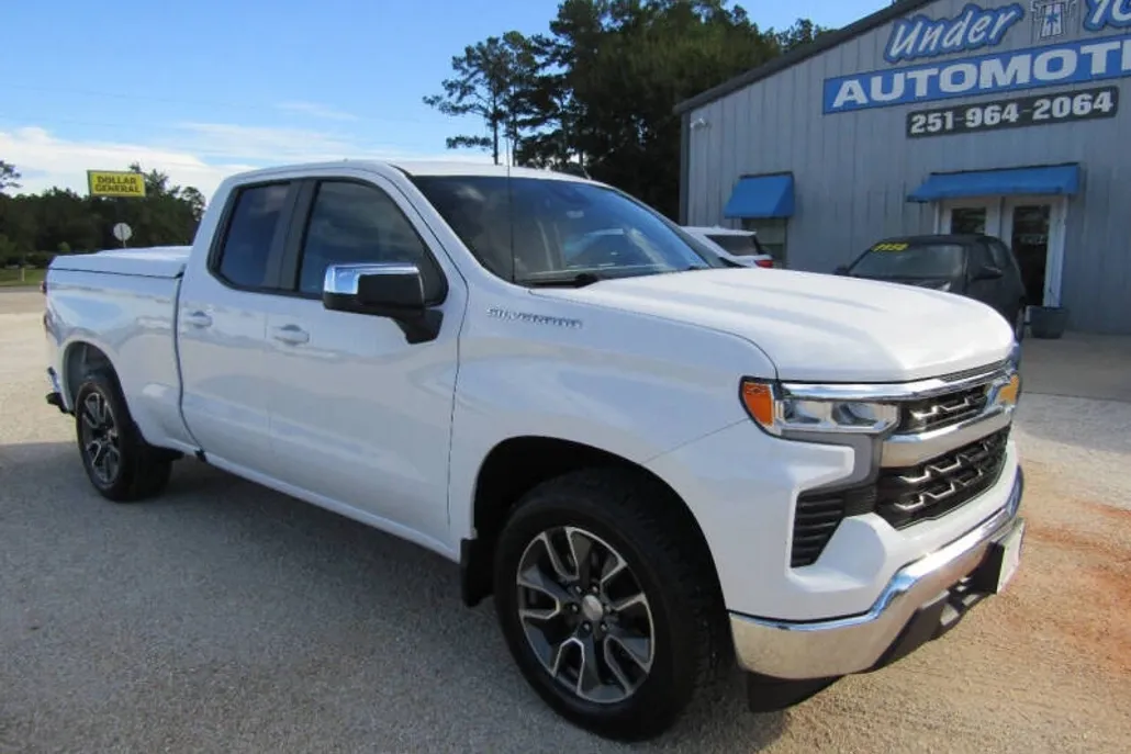 2023 Chevrolet Silverado LT photo 1