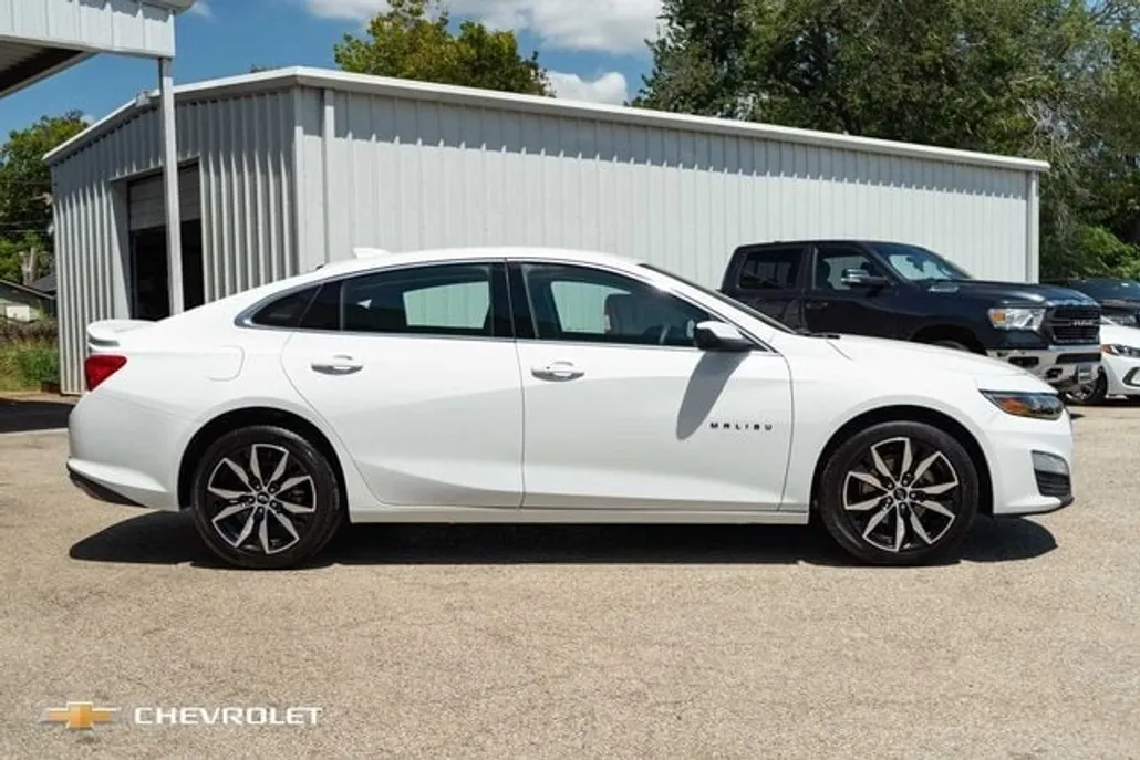 2025 Chevrolet Malibu RS photo 1