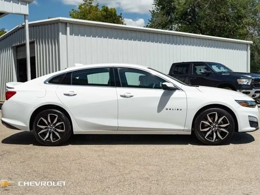 2025 Chevrolet Malibu RS photo 1